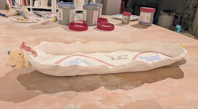 selbst getöpferter Katzen Futternapf vor Glasurbrand