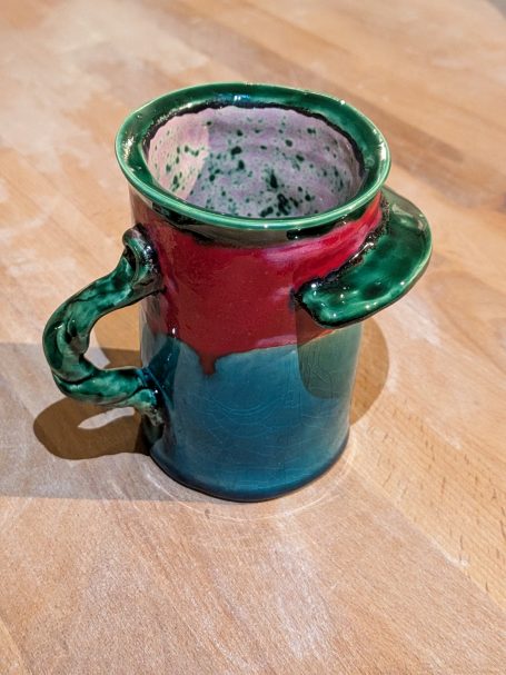 Individuelle Tasse nach Glasurbrand